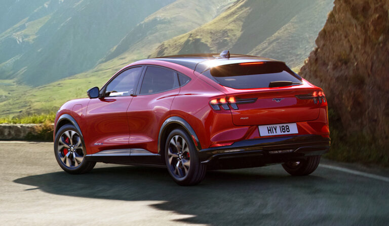 Ford с деталями потребительского отношения к электромобилю MUSTANG MACH-E